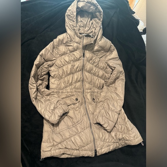 Athleta uptown down hooded puffer jacket size S pre owned - Picture 4 of 9